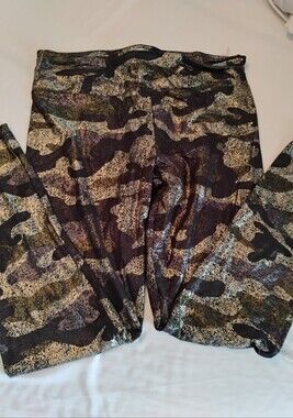 No Boundaries Metallic Camouflage Leggings in Black and Gold
